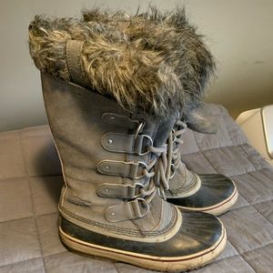 SOREL Joan of Arctic lace up winter boots dome on each outer side has fallen off